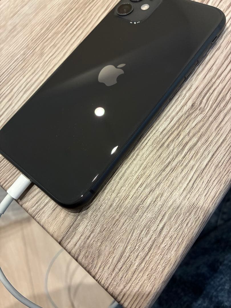 【美品】Apple iPhone 11 ブラック　本体（未使用ケーブル付）
