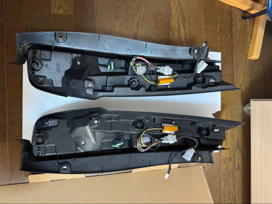 ダズフェローズ限定色テールランプ80ノア　ヴォクシー　エクスファイア