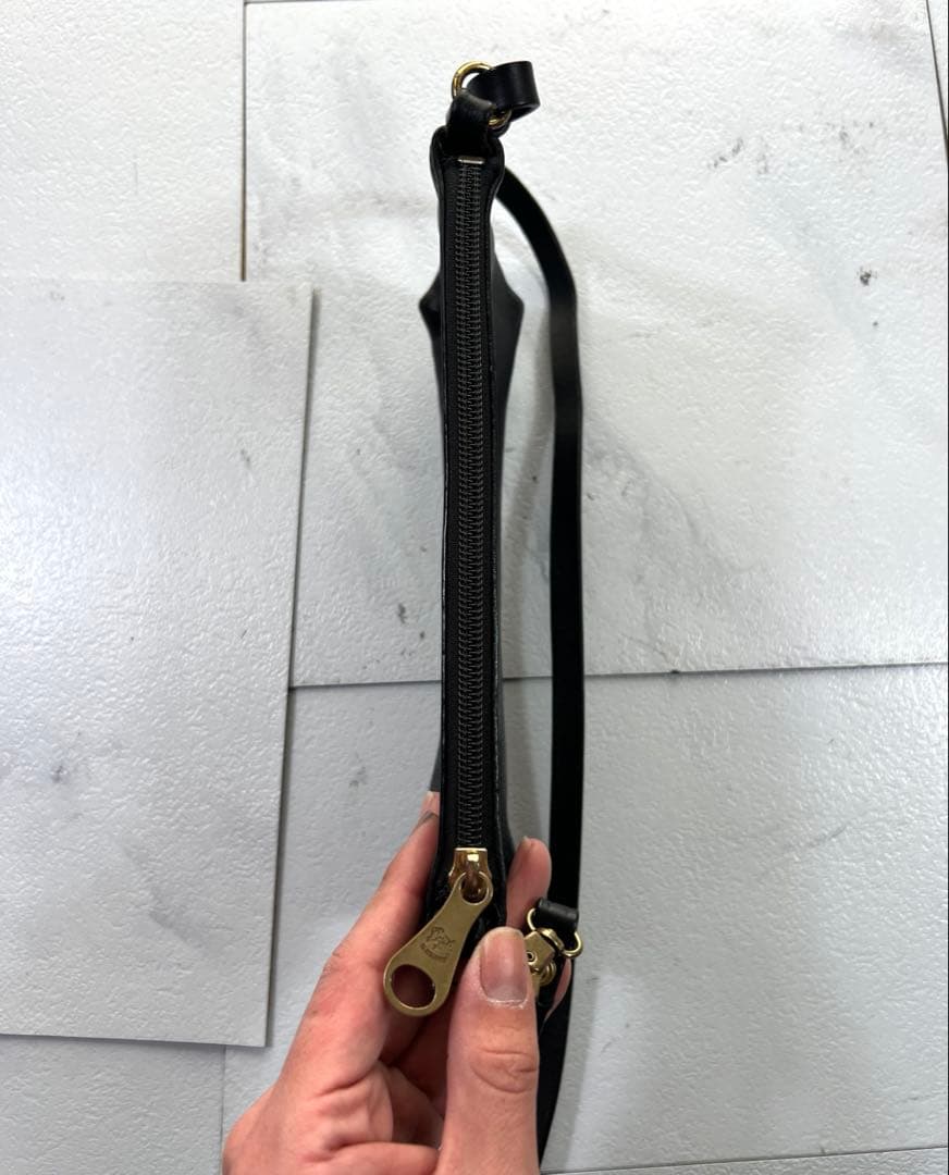 IL BISONTE イルビゾンテ クロスボディバッグ レザー ショルダーバッグ