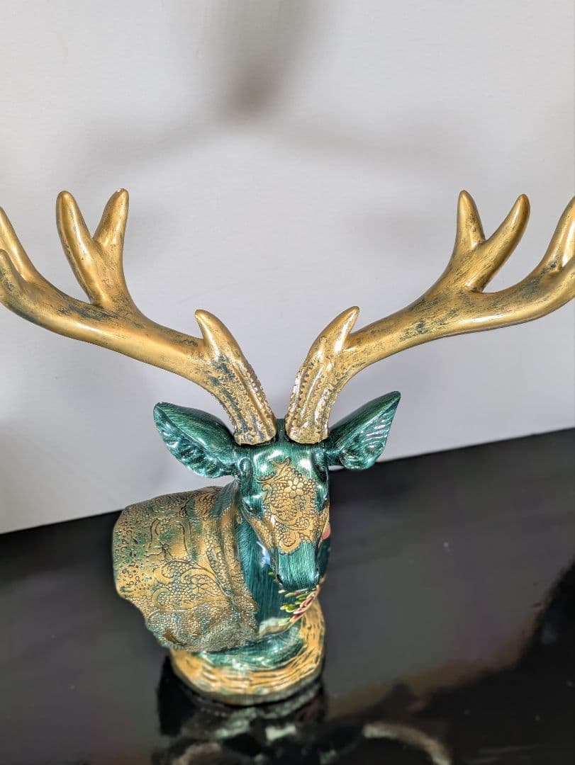 鹿 置物 金色の角 花模様 彫刻 アンティーク 置物 インテリア