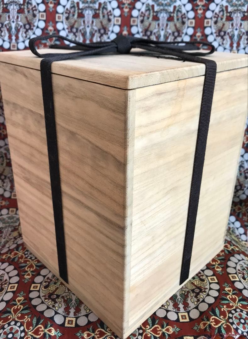 樋渡陶六 青白磁 獅子牡丹唐草文彫　香炉　香爐