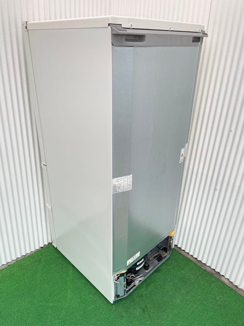 902アクア おしゃれホワイト 3ドア冷蔵庫 272L 高年式 右開き 高さ低め