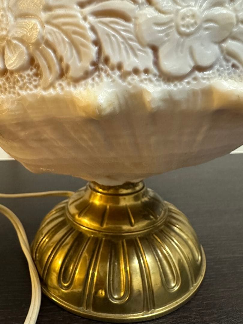 シェルランプ　アンティーク　貝殻の彫刻ランプ　カメオ