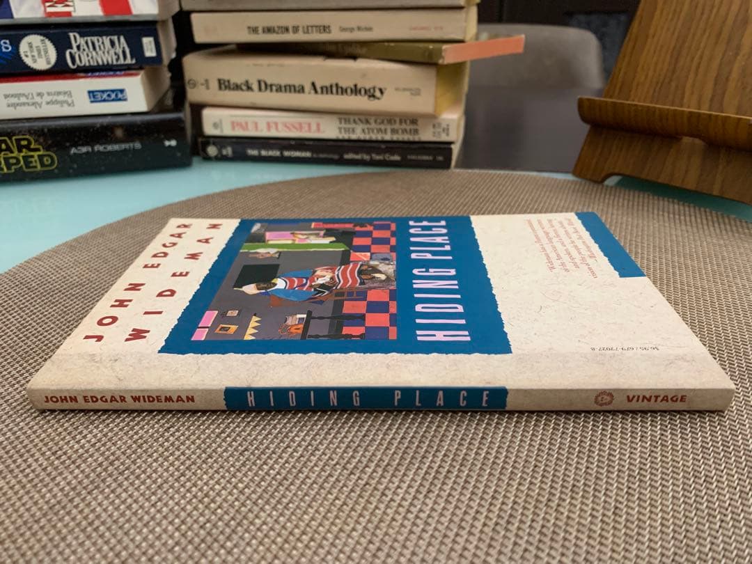 希少　Hiding Place by John Edgar Wideman