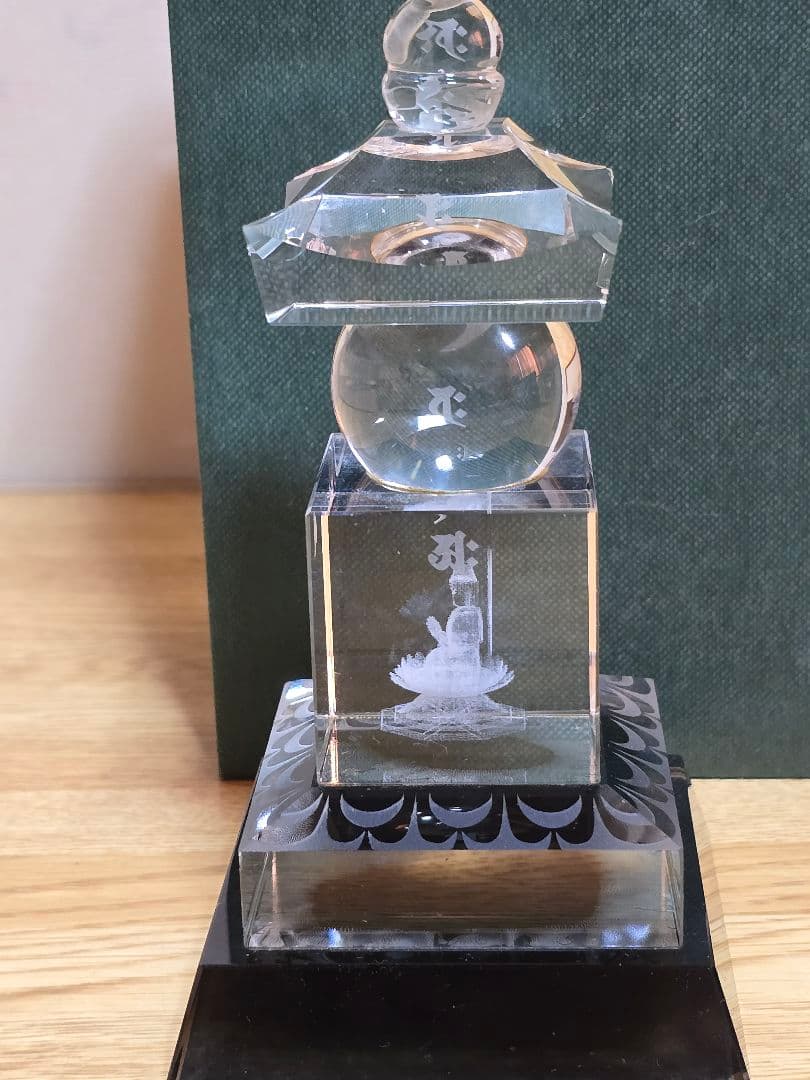 #1589 クリスタルガラス 五輪塔 置物 勢王菩薩