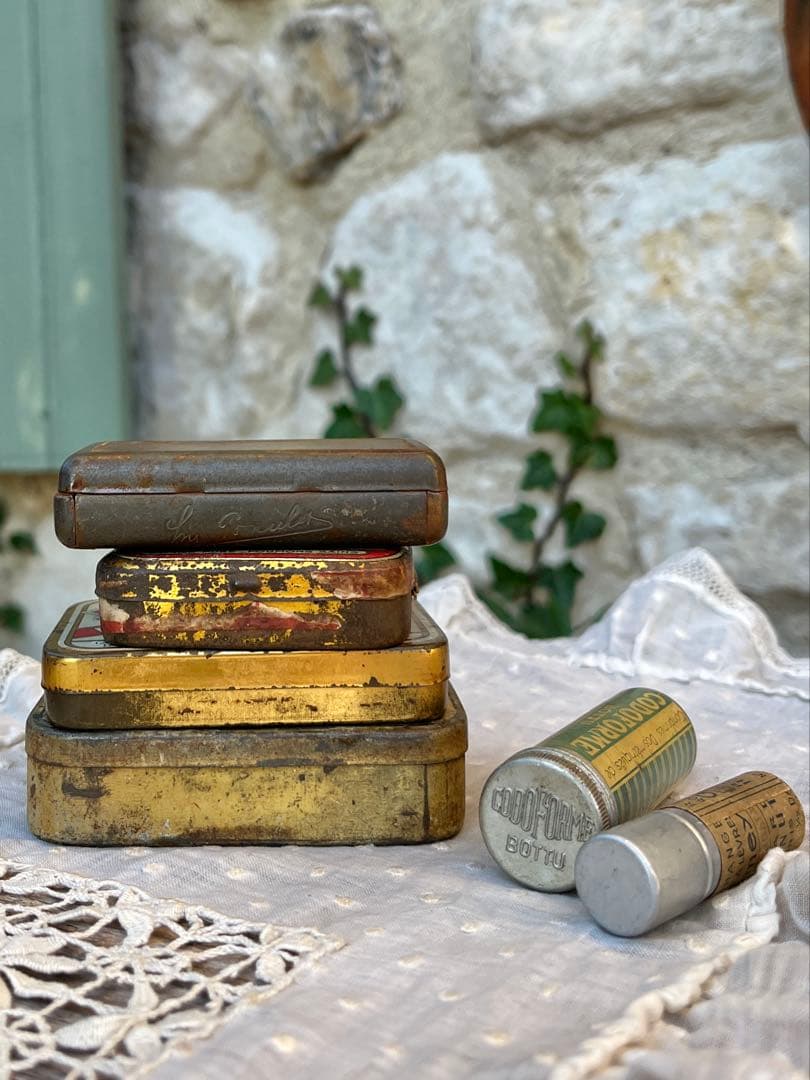 ◆フランスアンティーク｜希少100年前ティン缶ブリキアルミサビ小さいピルケース薬