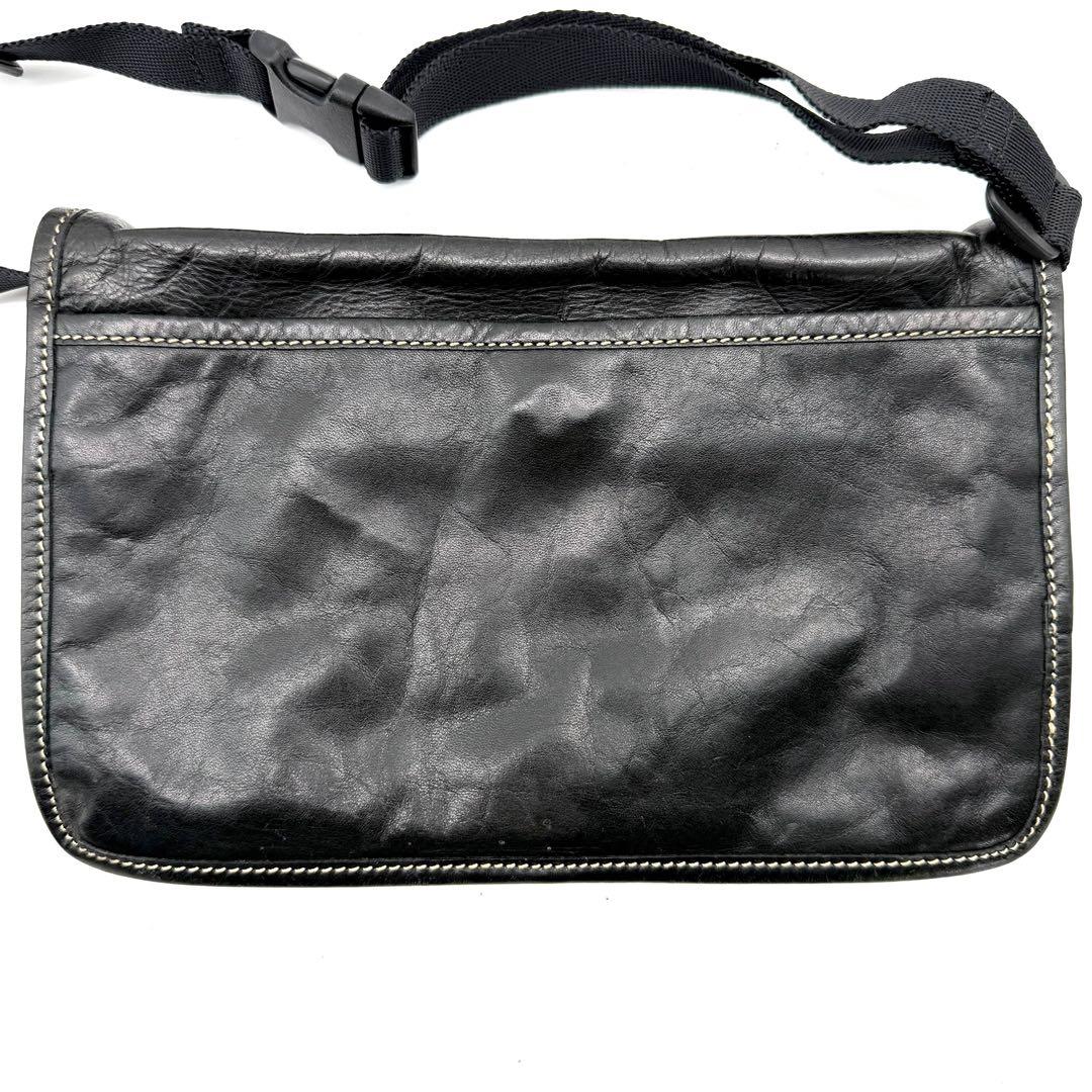 Vivienne　ショルダーバック　斜め掛け　黒　レザー　オーブ型押し　デカロゴ