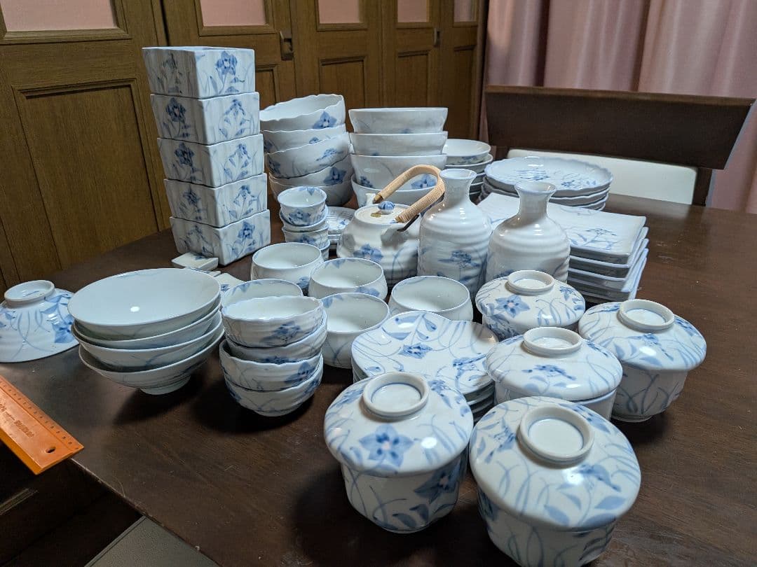 青い花柄の和風食器セット