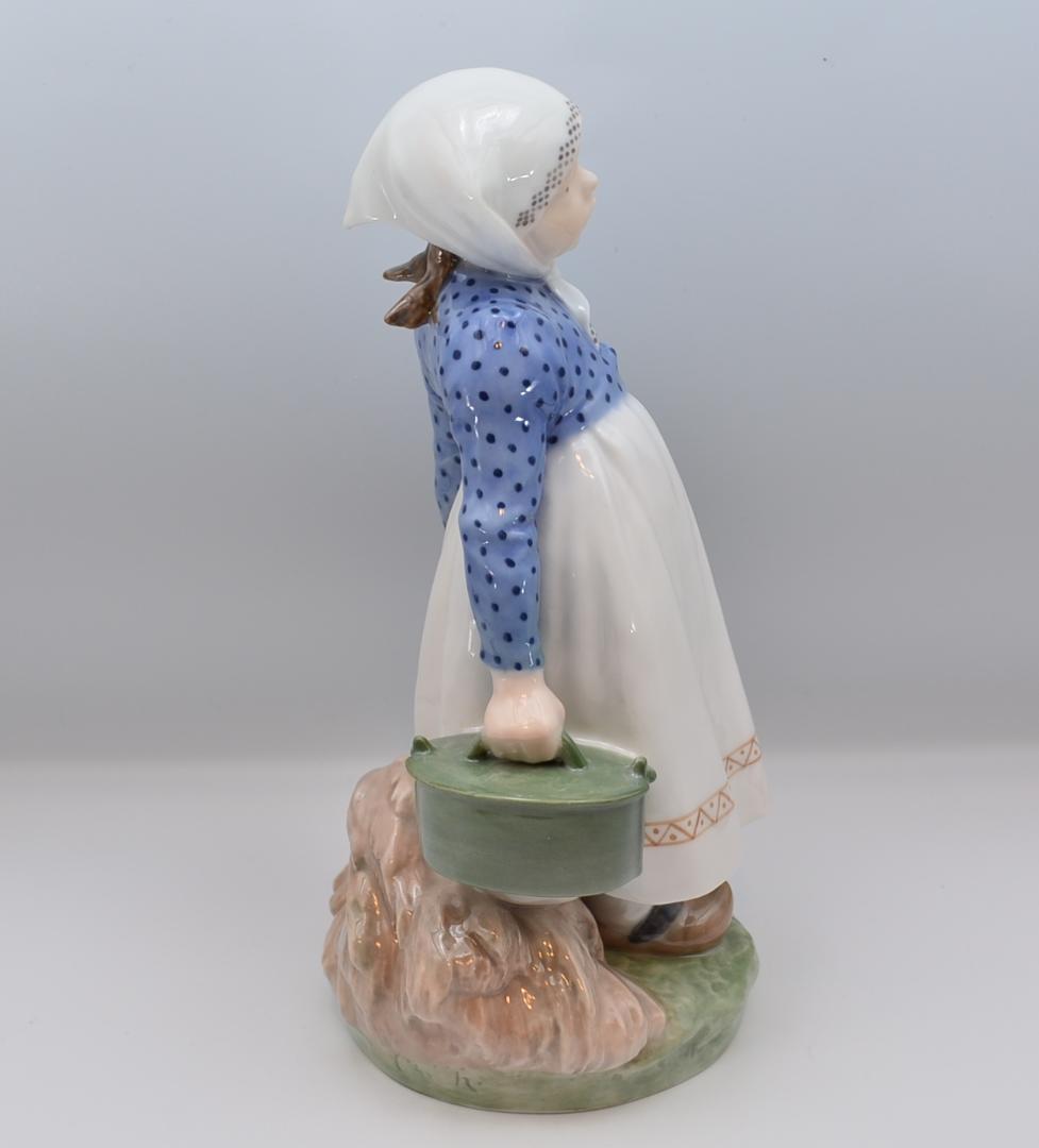 食事を運ぶ女性　＃815　★ロイヤルコペンハーゲン　デンマーク　ヴィンテージ