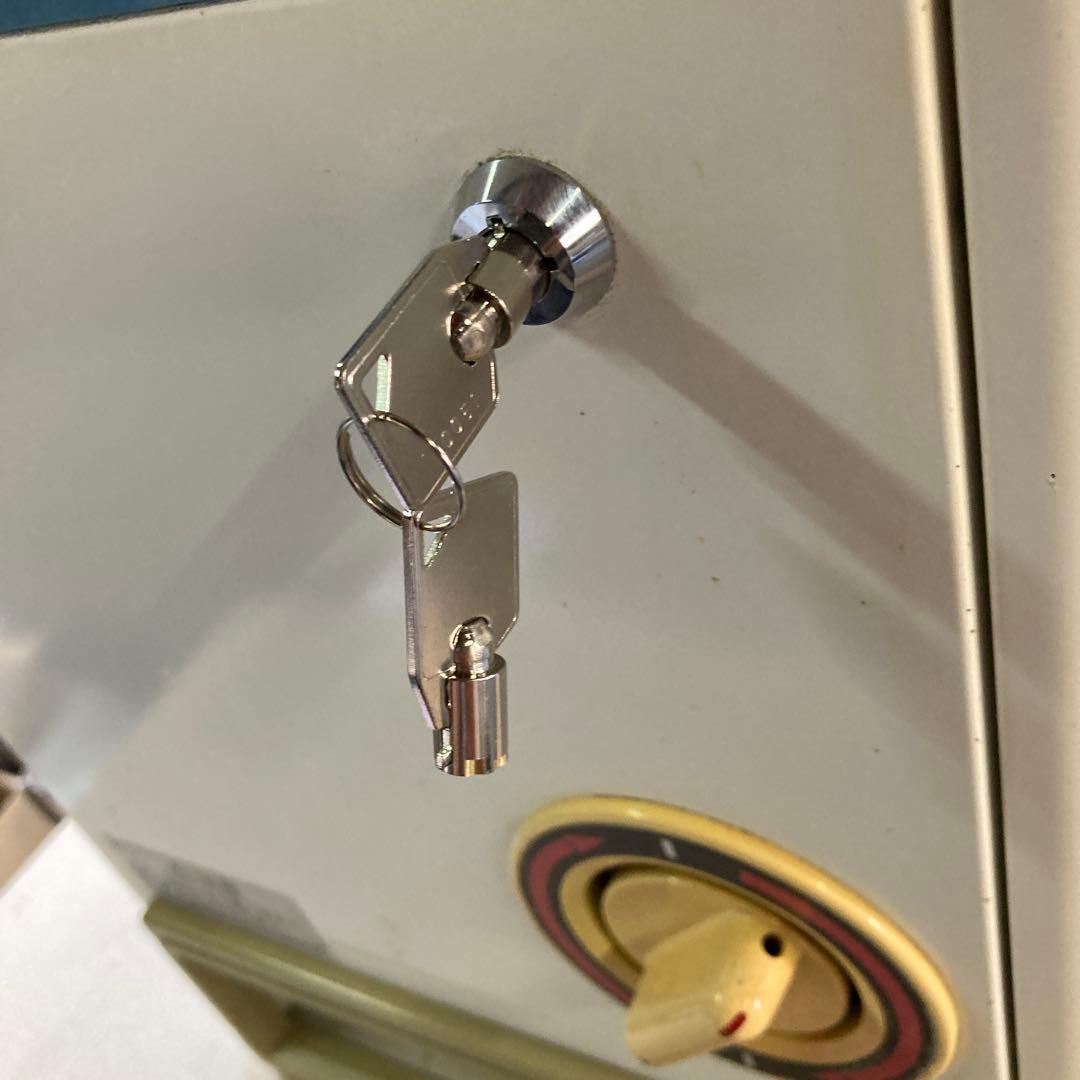 ガチャ機　ガチャマシン　手動式自動販売機　カードガチャ