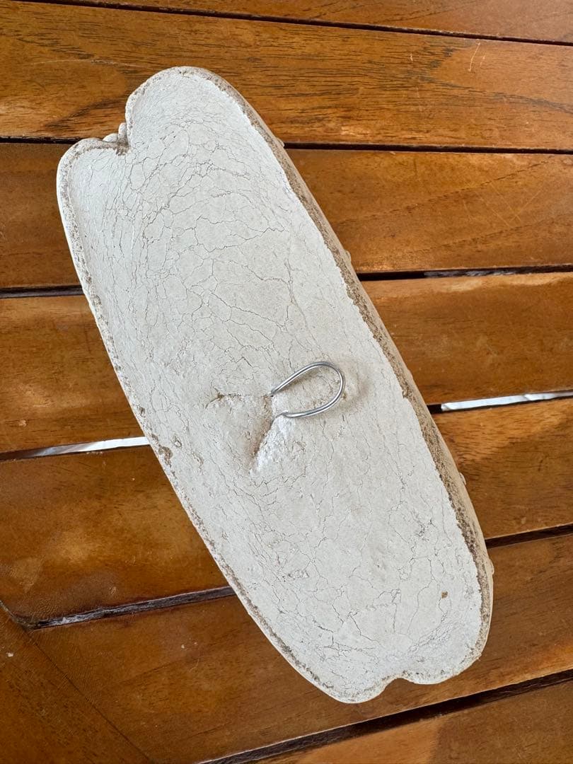 犬の顔ホットドッグ型　ライムストーン　壁掛け　オーナメント