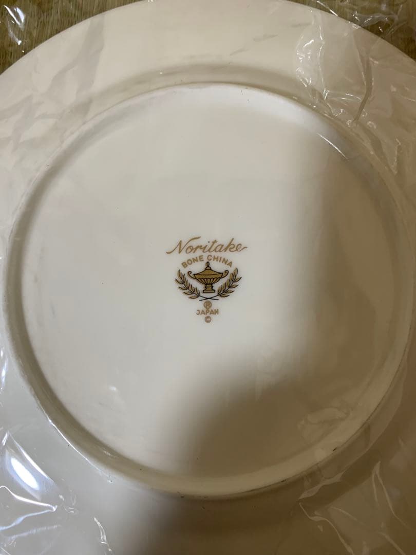 ノリタケ　ヴィヴィットソロボーン　 １８㎝プレート ６枚