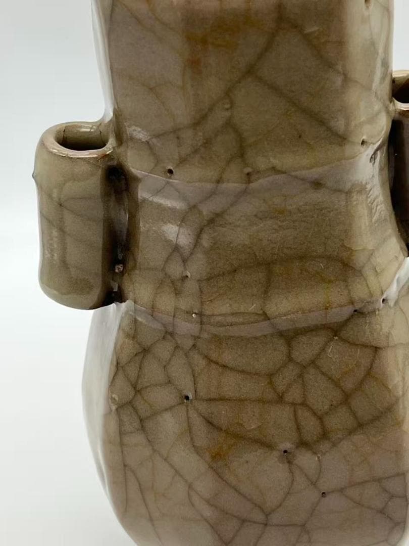 南宋時代 青磁 南宋官窯 米色青磁瓶 貫耳瓶 【旧家蔵出し】希少貴重(A-86)