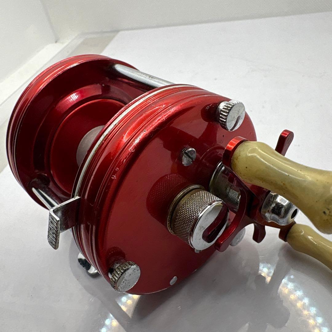 ABU Ambassadeur 5000 レッドベイトリール