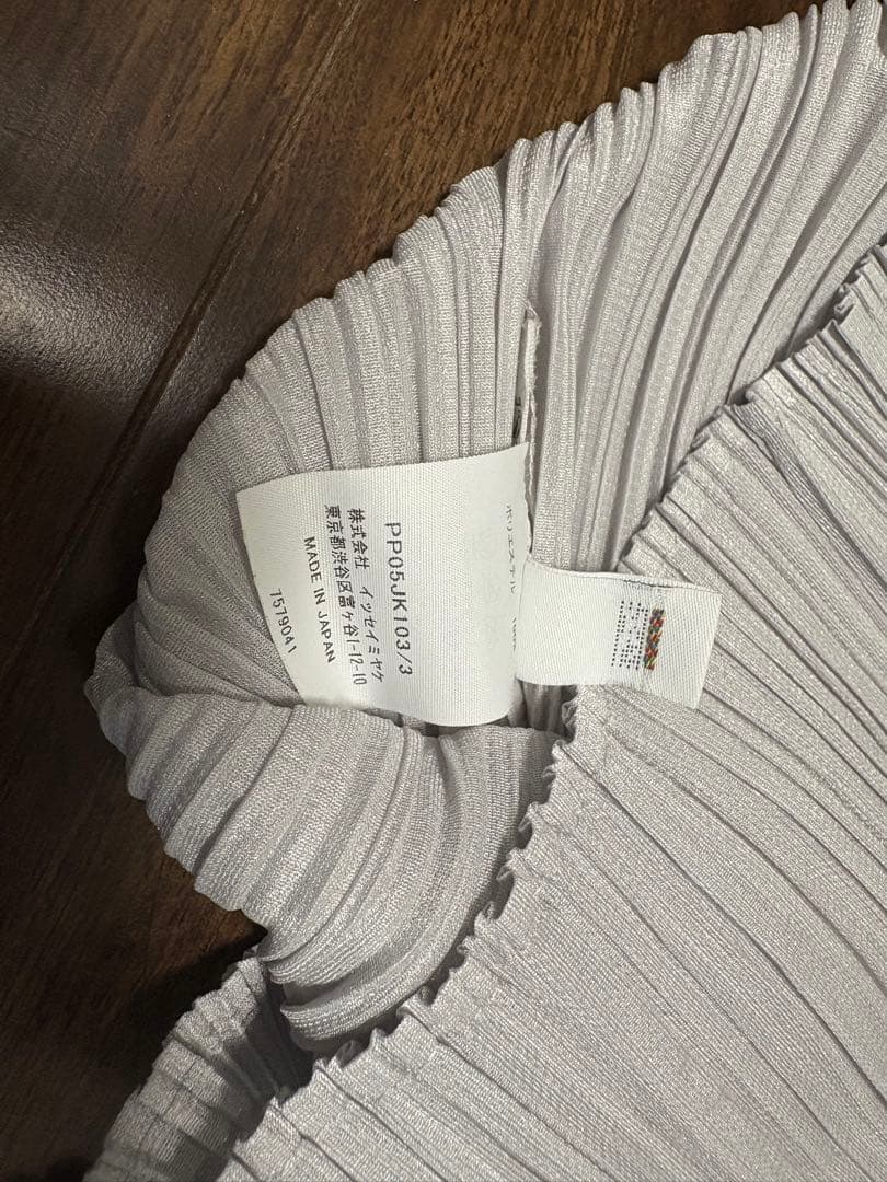 pleatsplease basics ライトグレー　半袖　トップス