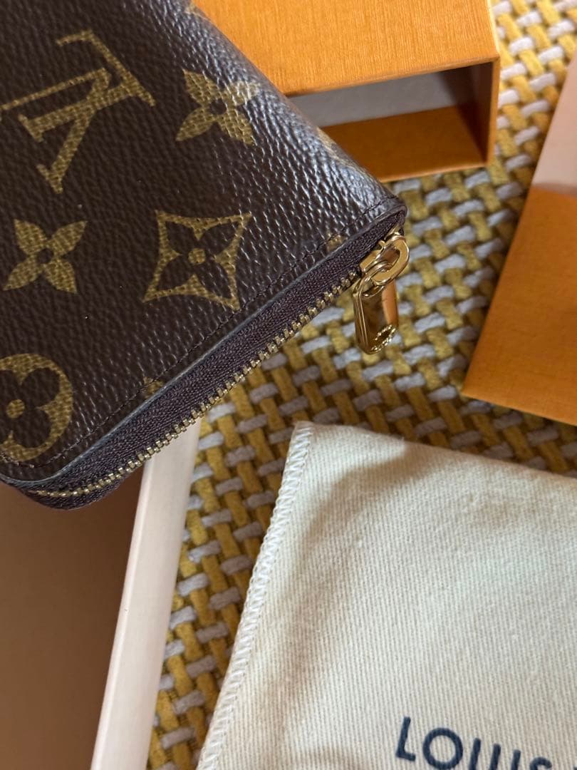 ルイヴィトン　ジッピーケース