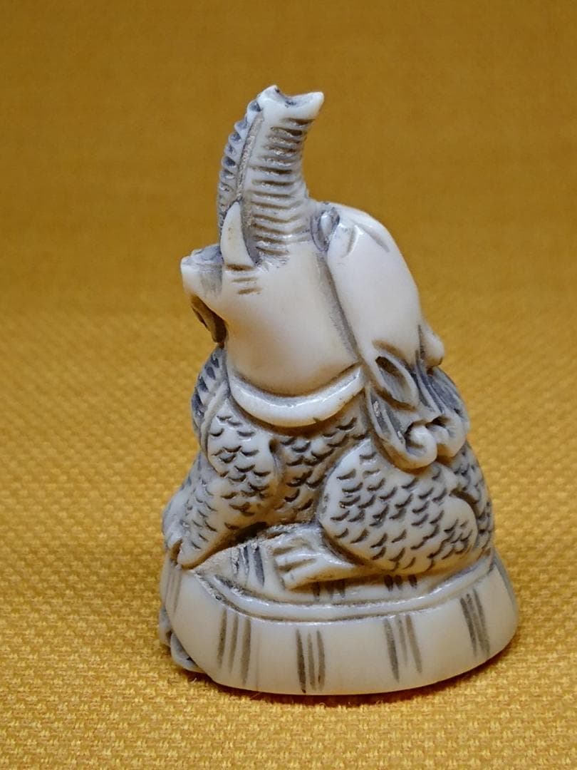 ゾウ　 細密彫刻　根付　オブジェ　置物　インテリア　工芸品　美術品　A2667