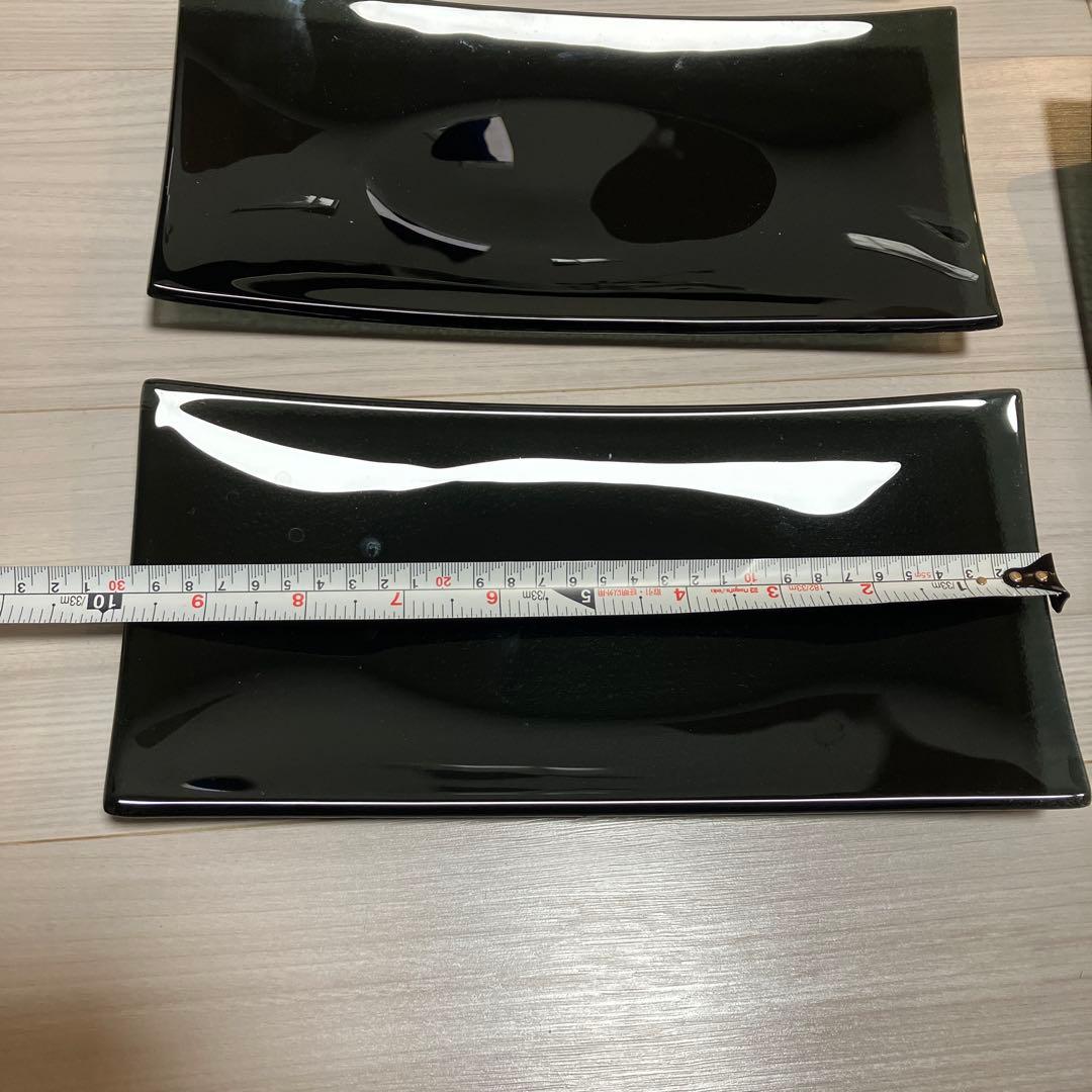 黒い四角形の皿 4枚、黒長方形の皿4枚、計8枚セット　ガラス　上品　黒器まとめ