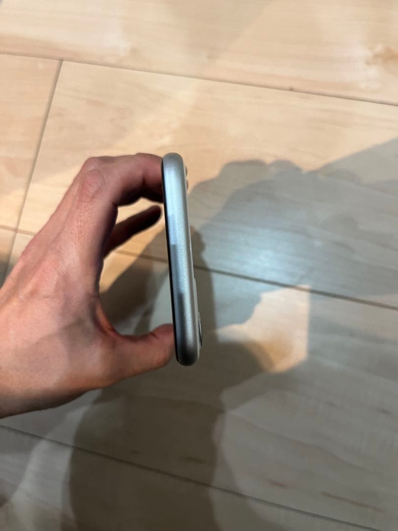 Apple iPhone 11 ホワイト 本体　SIMフリー