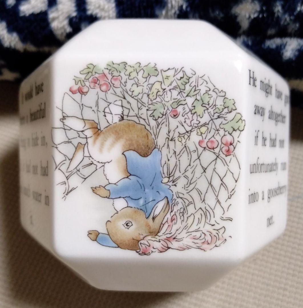 美品　ピーターラビットの貯金箱と大皿　箱付