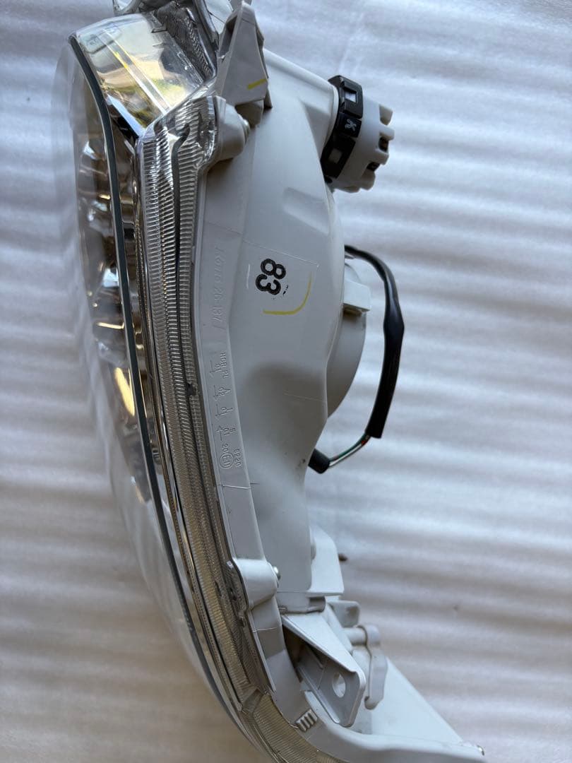 トヨタ　TRH200ハイエース　LED 左ヘッドライト