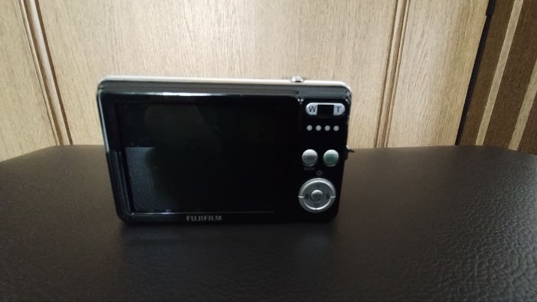 【まい様】【中古品】富士フィルム Fujifilm J30 コンデジカメラ