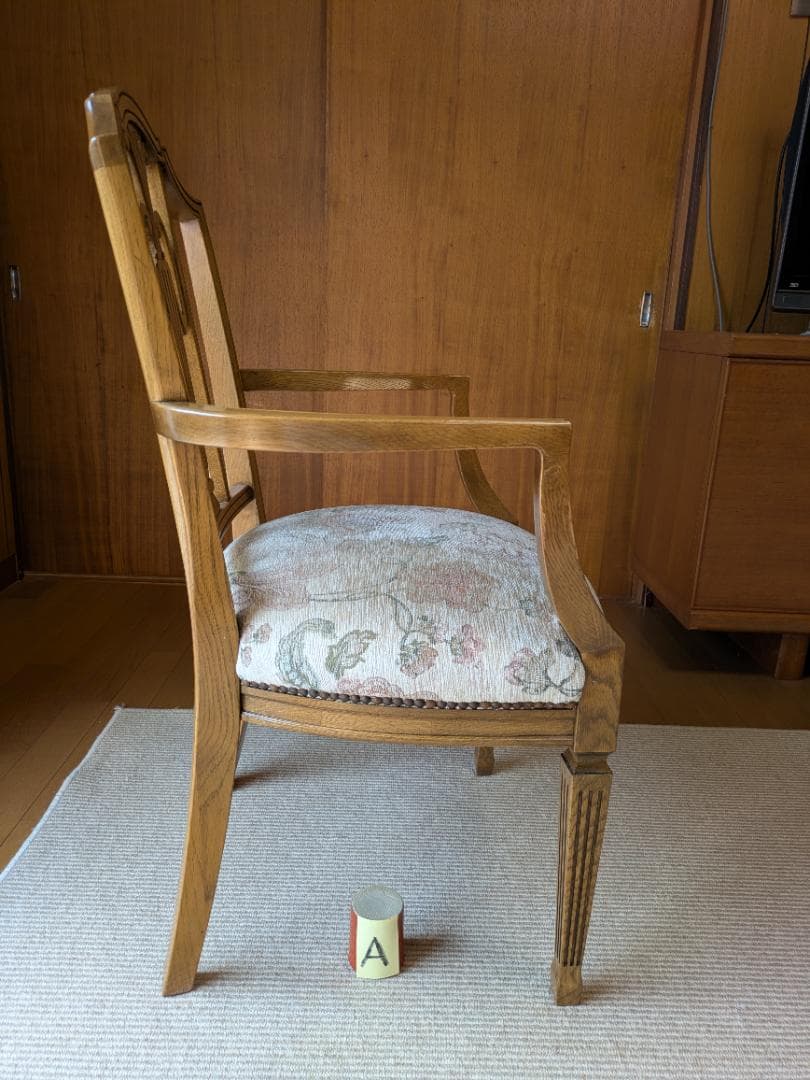 カリモク　ドマーニ　肘付きダイニングチェア「A」