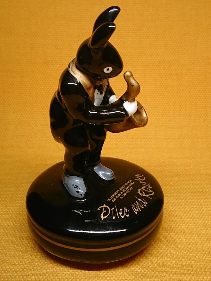 ウサギ　黒兎　オルゴール　陶器　置物　インテリア　工芸品　美術品　A2917