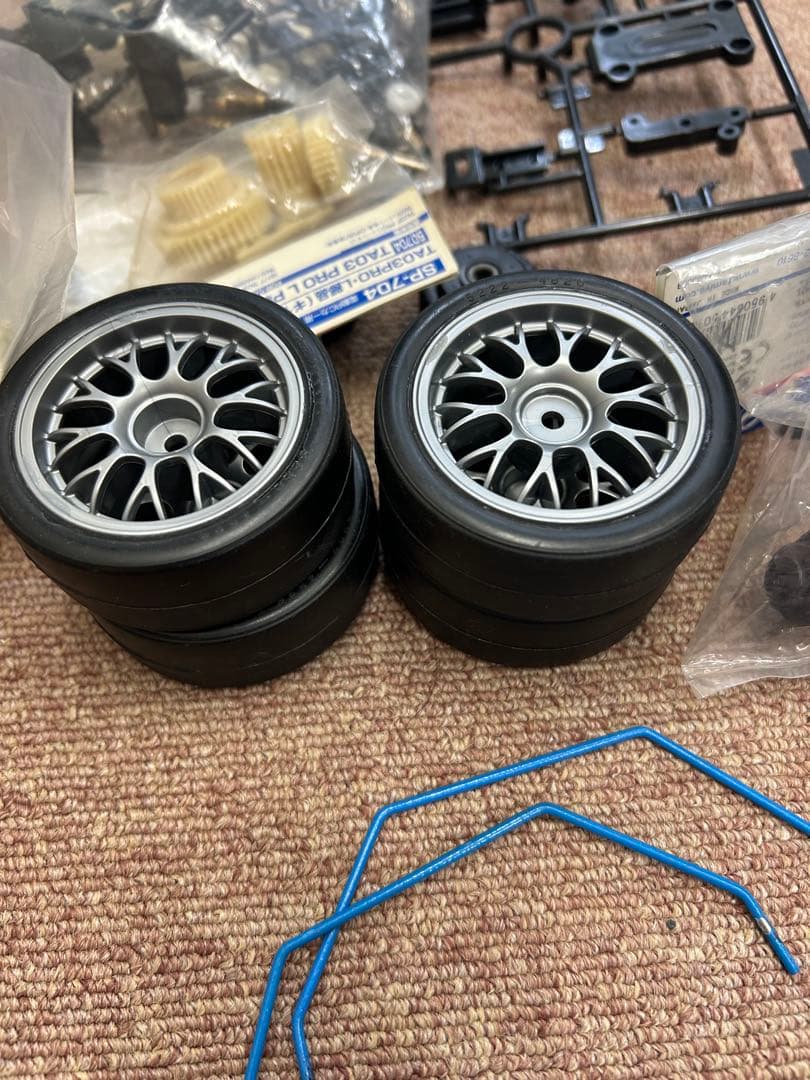 タミヤTA03RS中古シャーシ(オプション、ジャンクパーツ多数)