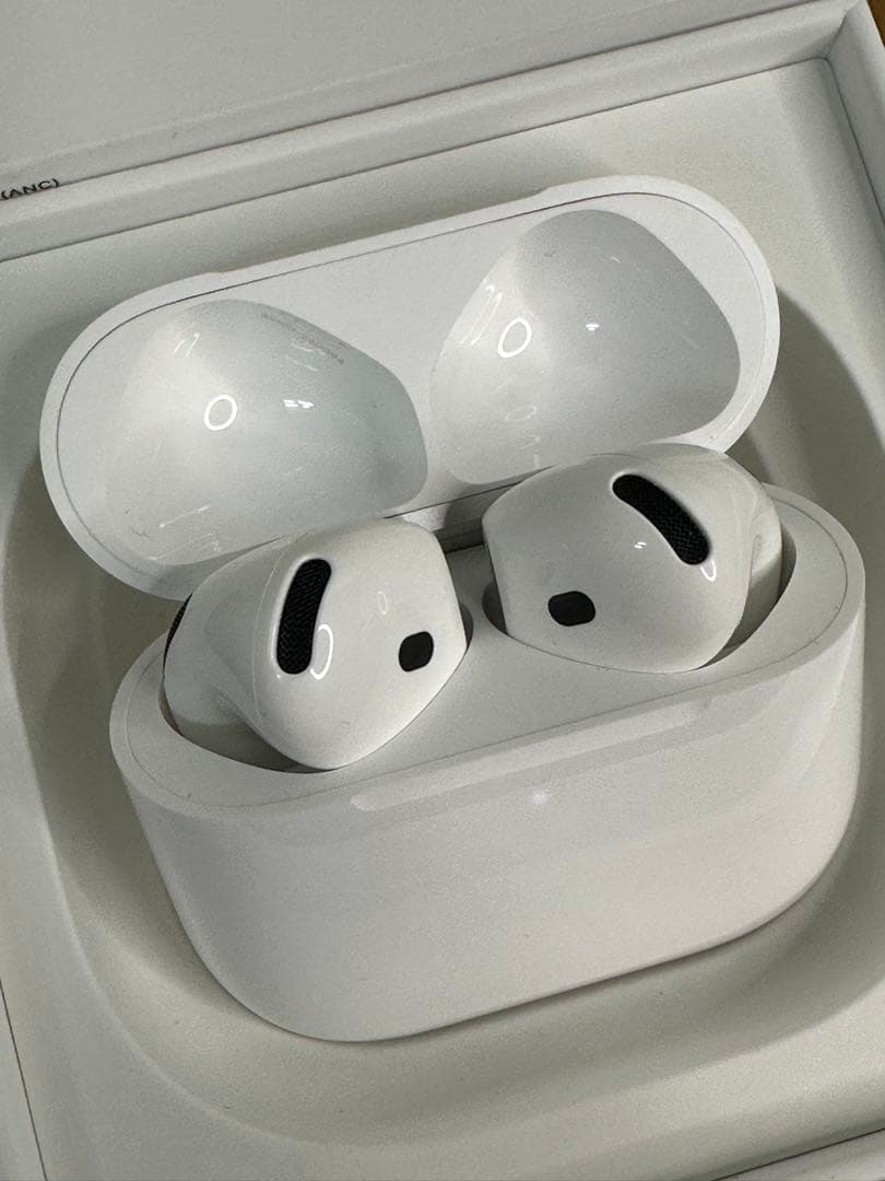【美品】AirPods 4 ANC搭載モデル MXP93J/A Q2GQL
