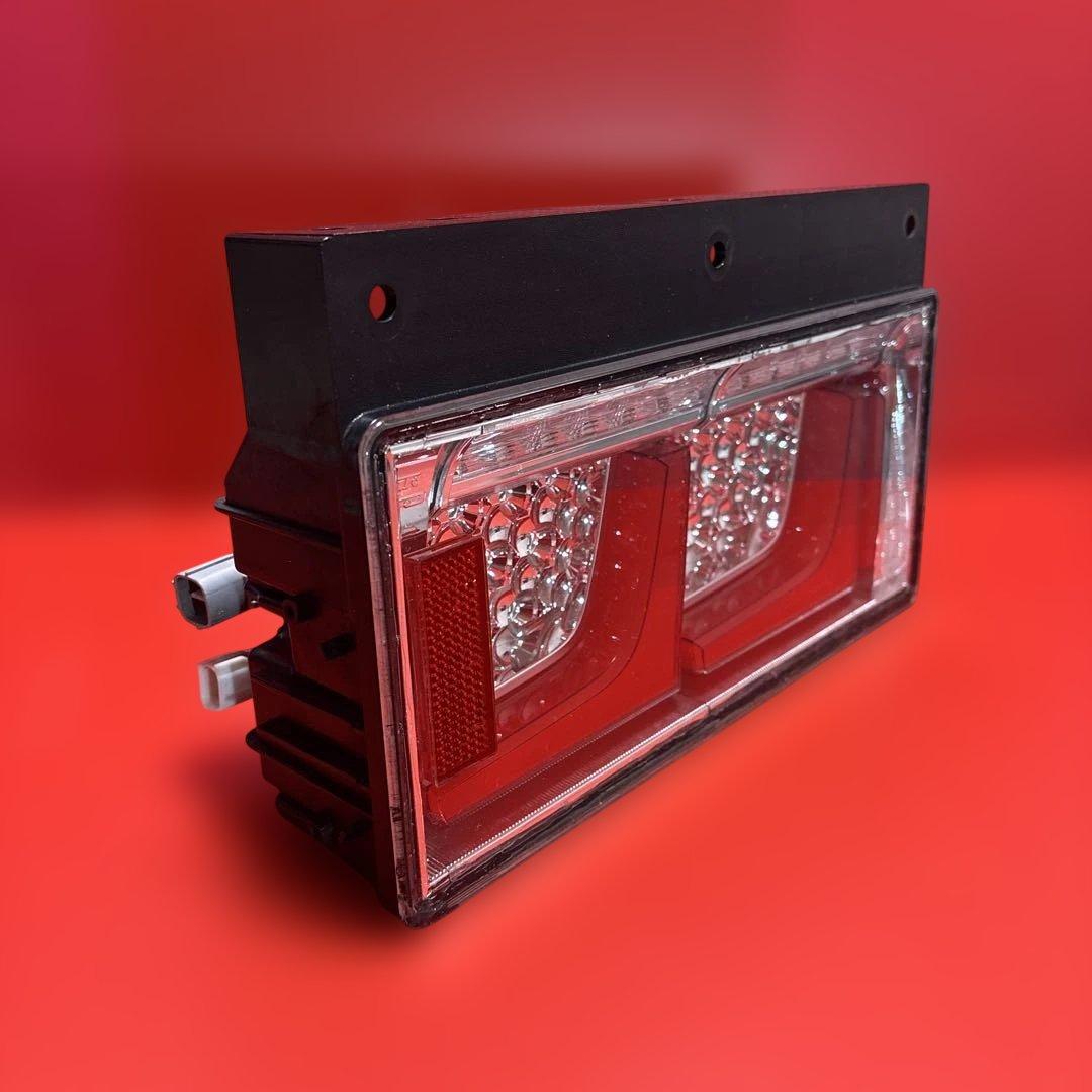 No.46 小糸　トラック用 4t 10t ノーマルタイプ（運転側）右Ｒ