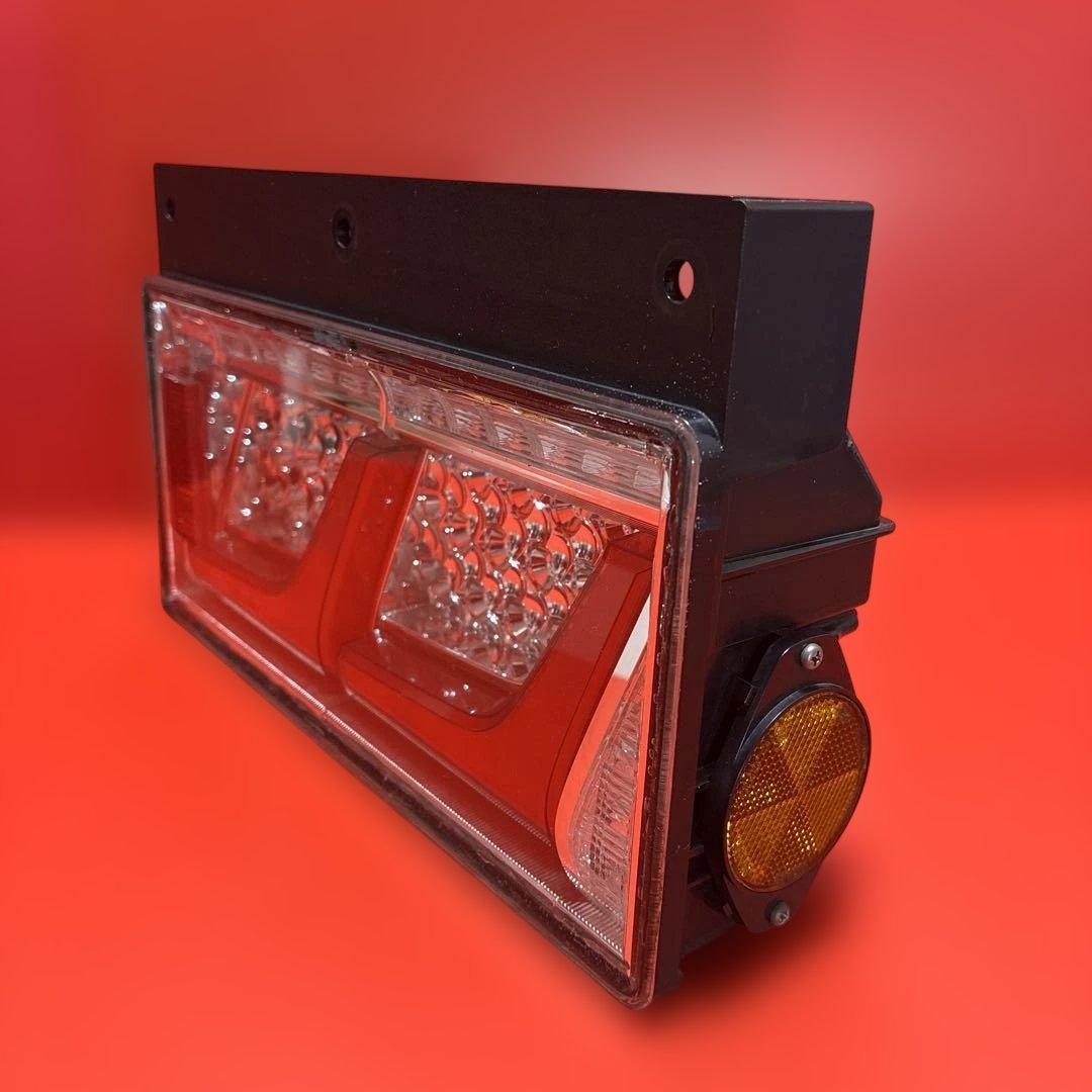 No.46 小糸　トラック用 4t 10t ノーマルタイプ（運転側）右Ｒ