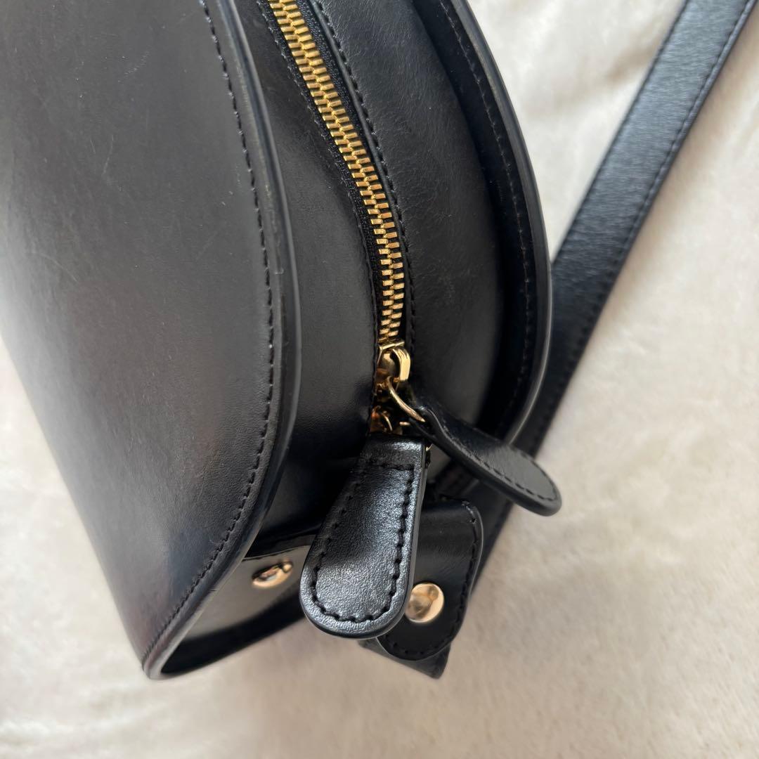 【A.P.C.】ハーフムーン ショルダーバッグ ポシェット 半月型　BLACK