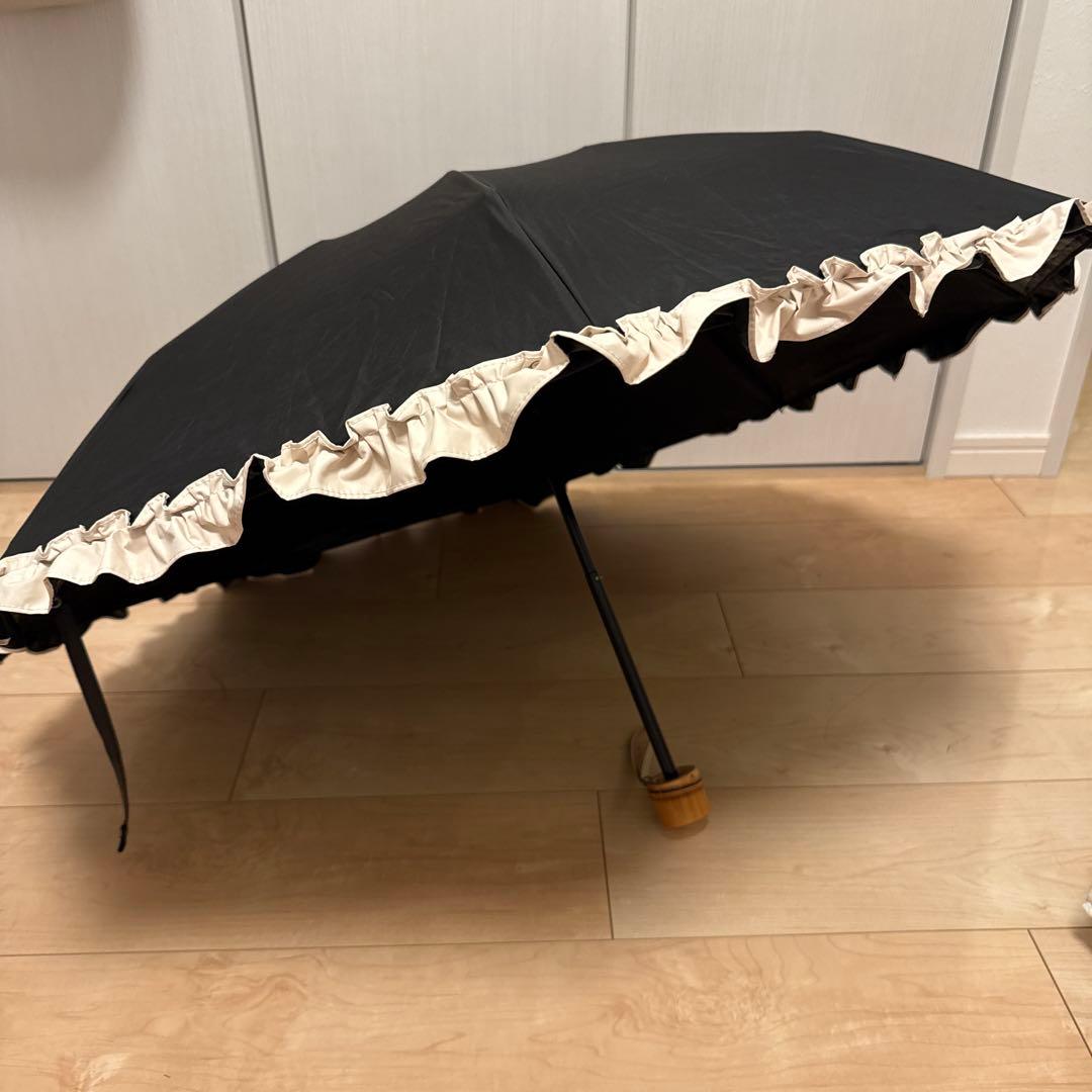 芦屋ロサブラン　フリル付き折りたたみ傘 ブラック×ベージュ