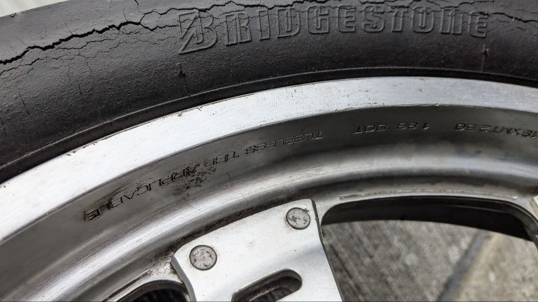 CBX400F用？　リアホイール　インボード・スプロケ付