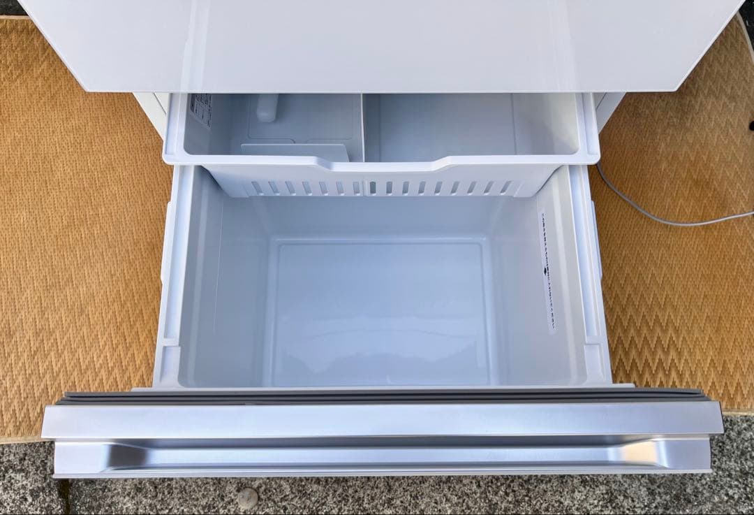 ②【美品】2024年YAMADA冷凍冷蔵庫　REFAGE YRZ-F32MW