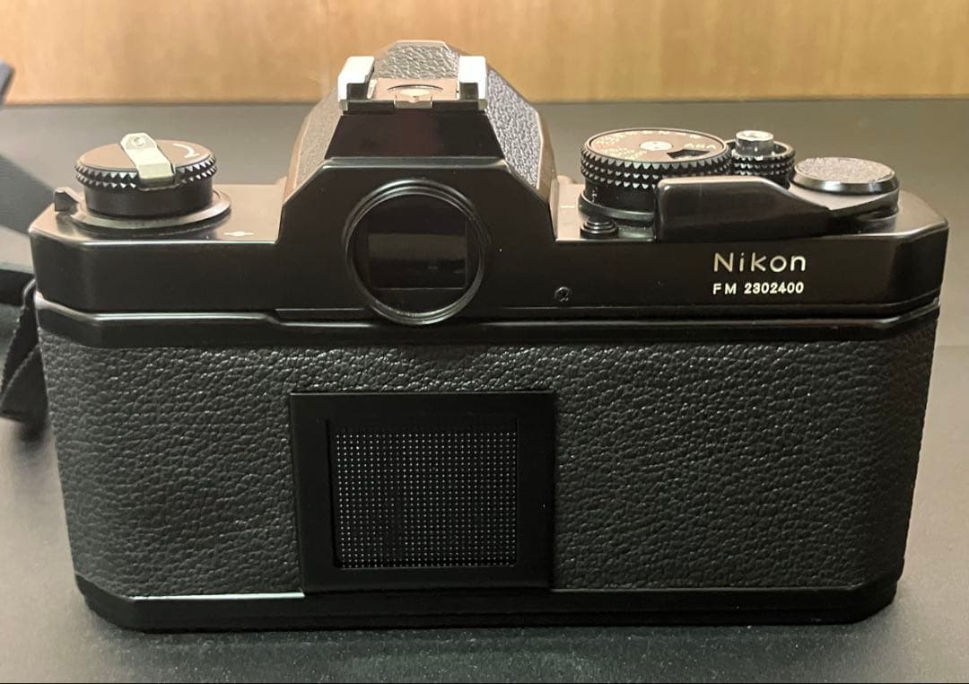 Nikon 一眼レフカメラ、Nikkor 50mm f/1.8レンズ付き