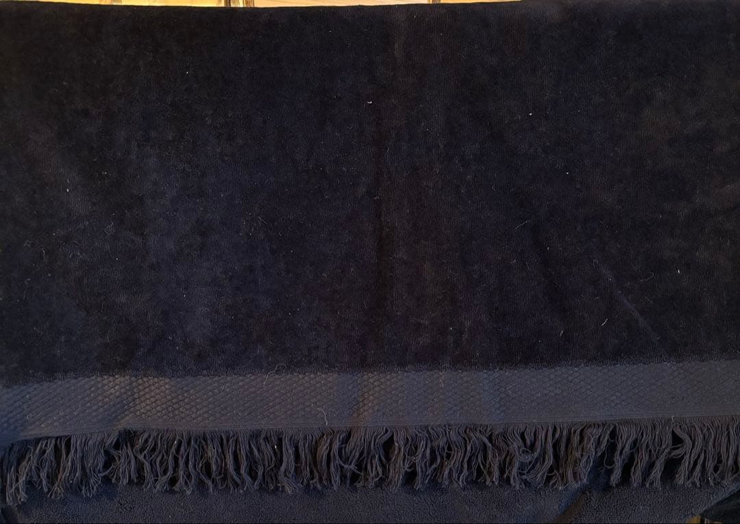 CHANEL フリンジ付き黒タオル　ブランケット