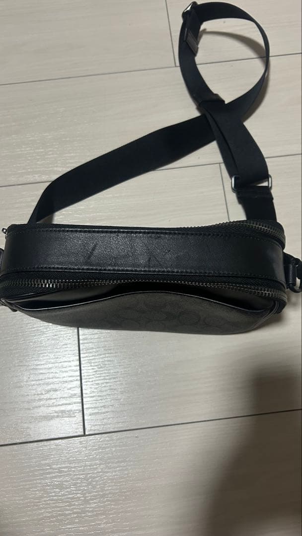 COACH ブラック ショルダーバッグ