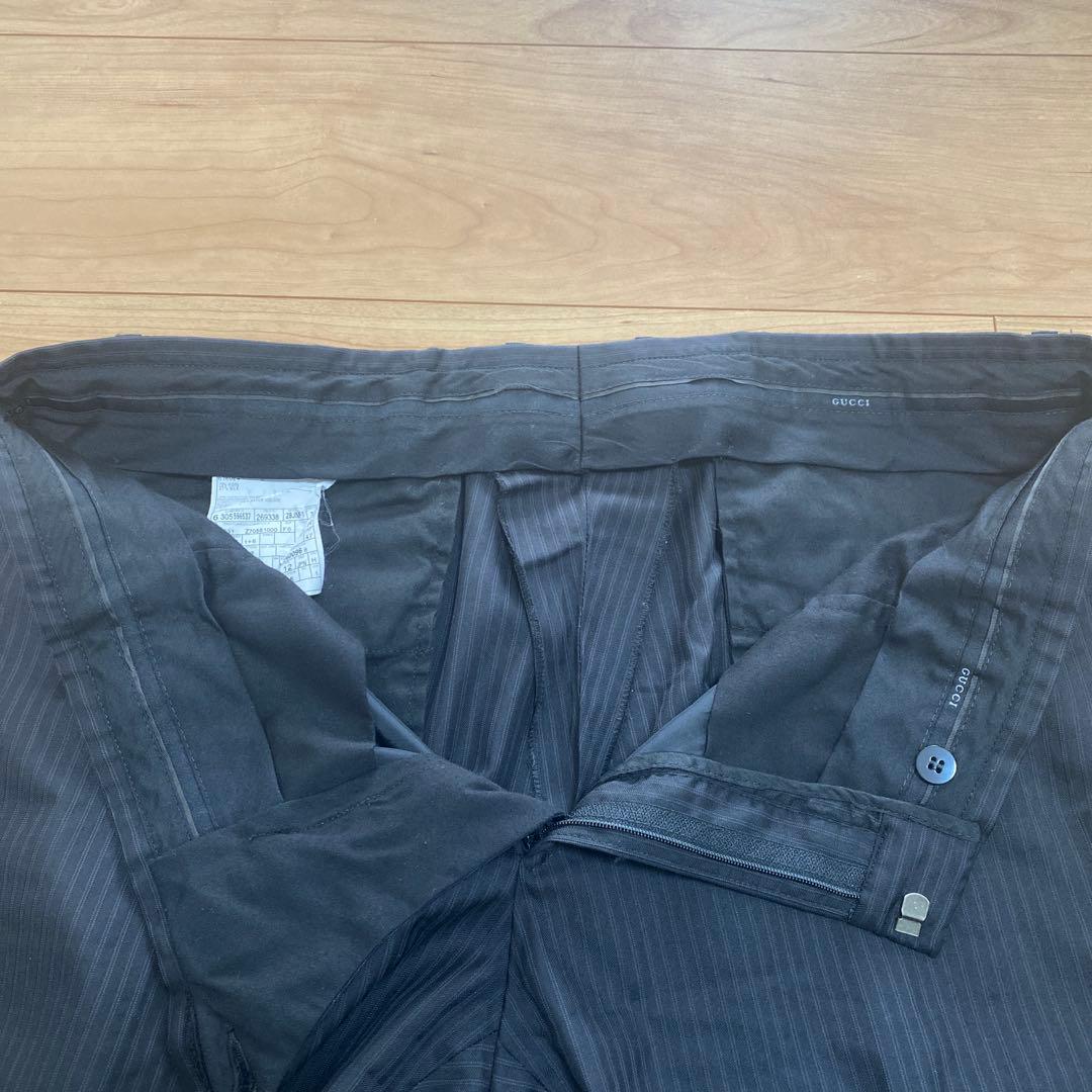 GUCCIストライプスーツブラックにネイビーストライプ52