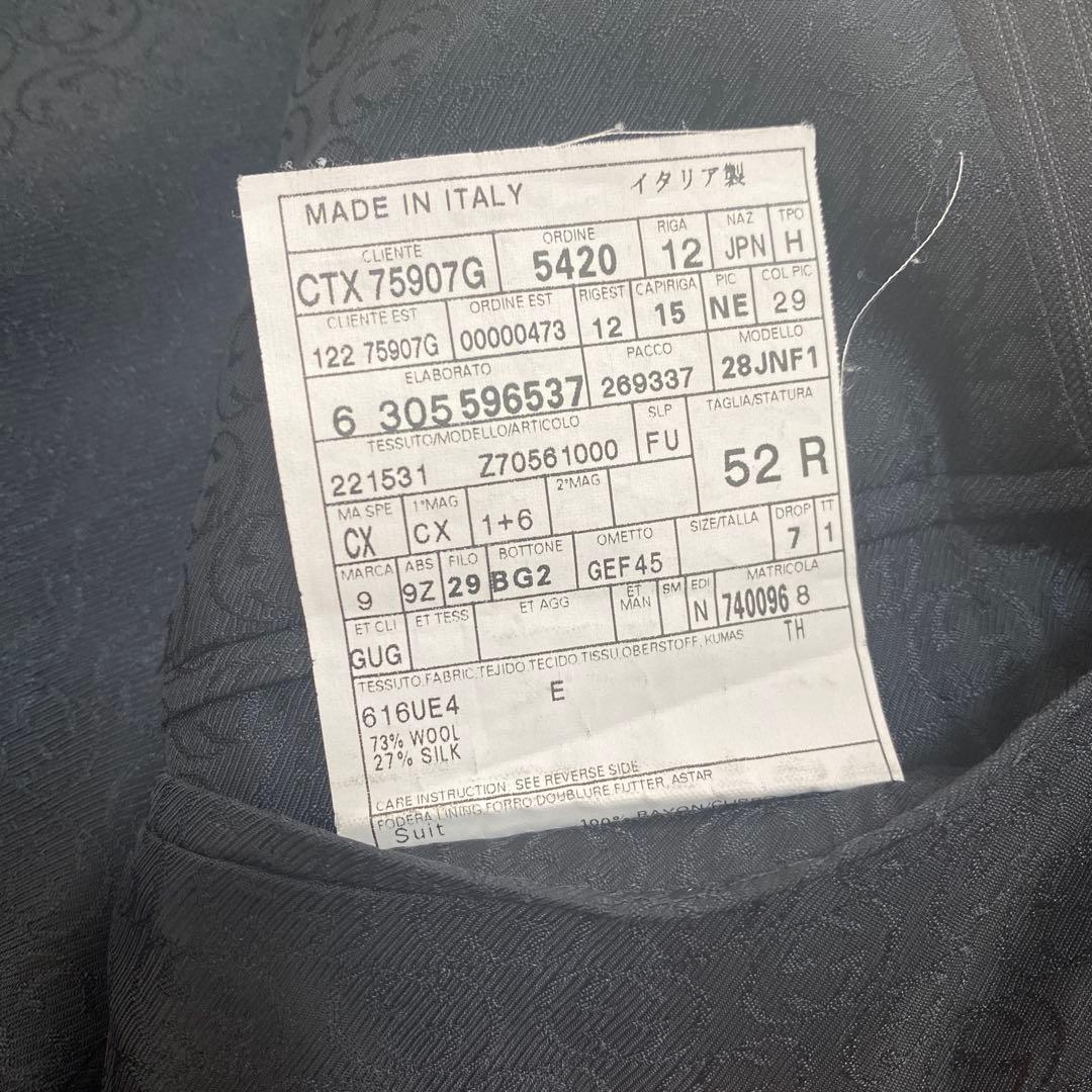 GUCCIストライプスーツブラックにネイビーストライプ52