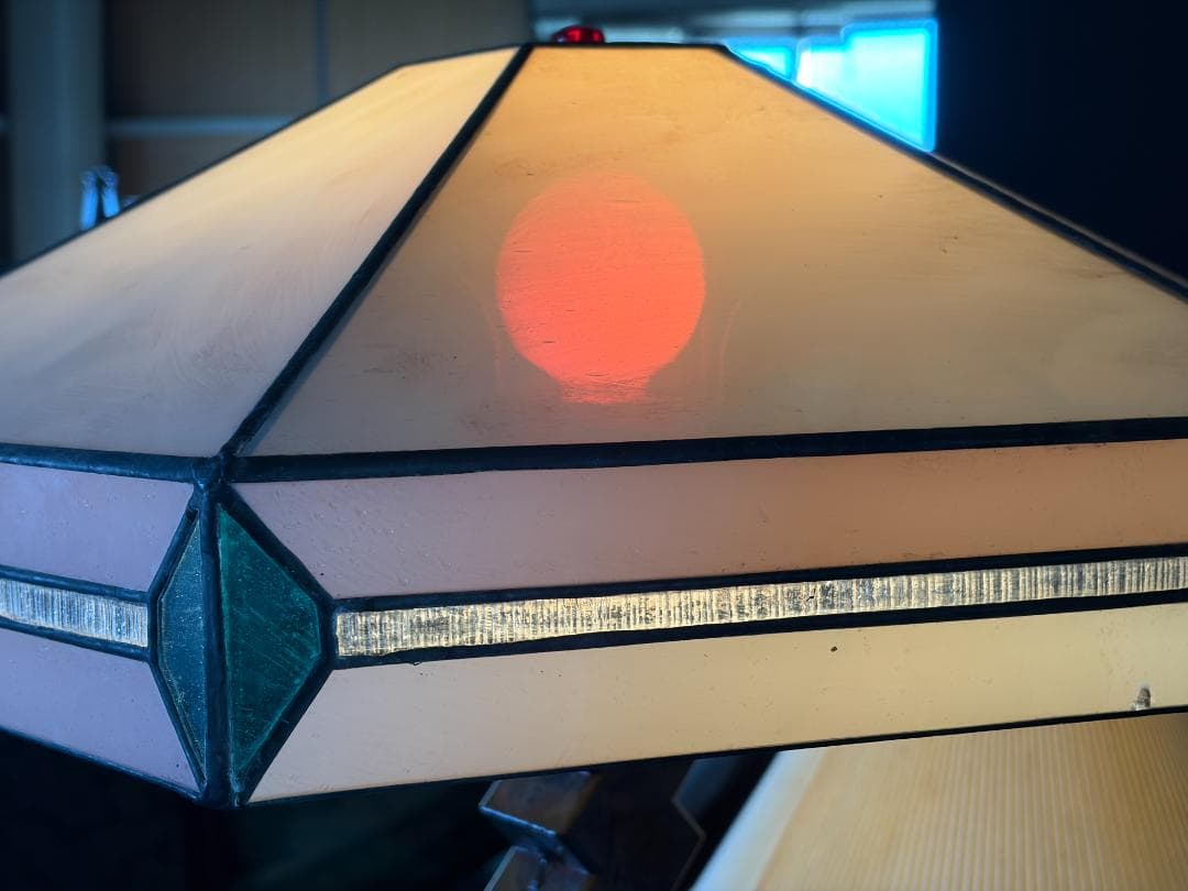 ステンドグラス　ルームランプ　ジグザグ支柱　個性的　レトロ　スタンドライト　In