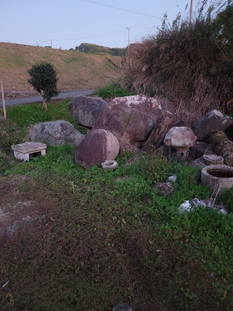 四国青をはじめ、全国の石が満載、200トンが激励