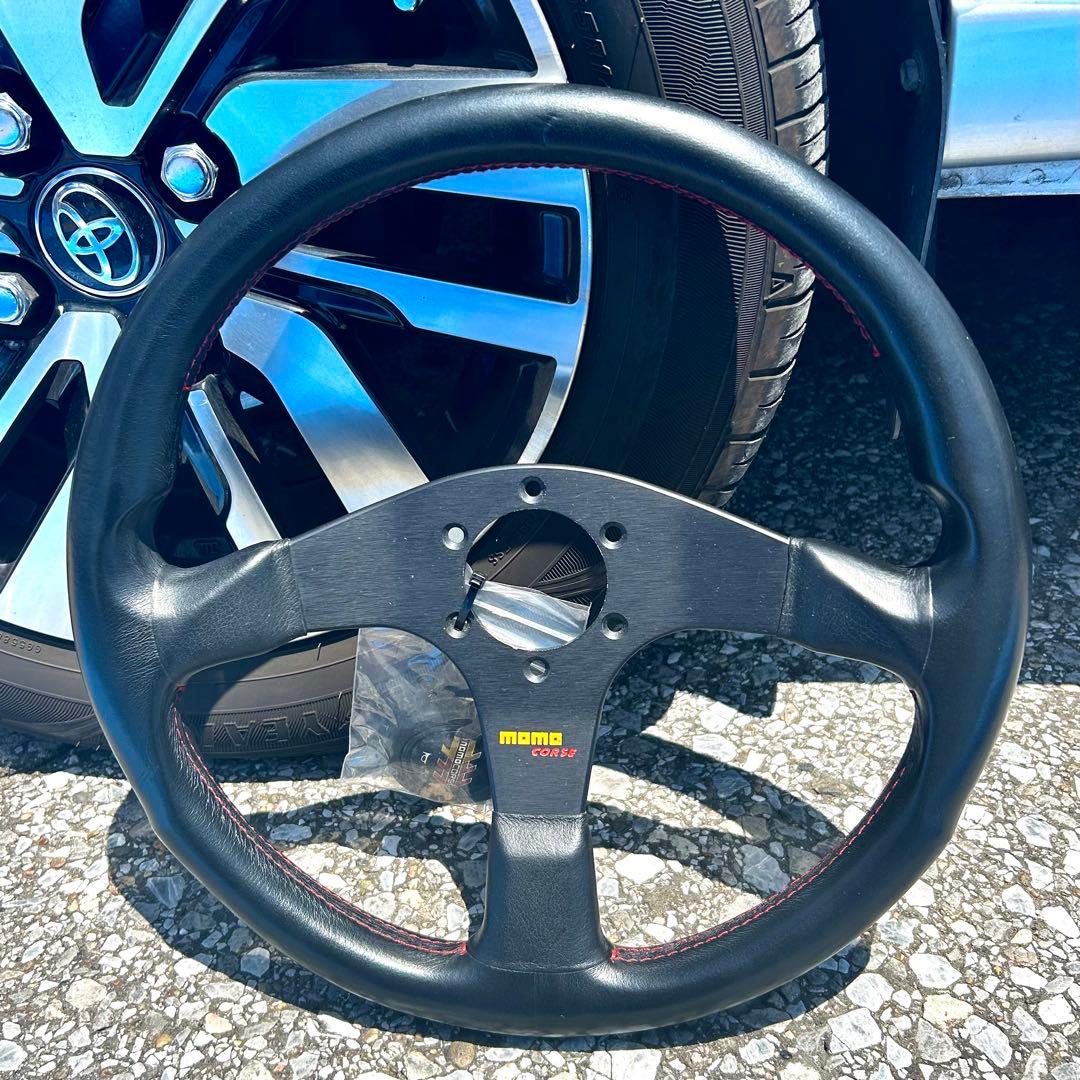 Momo ステアリング　ブラック