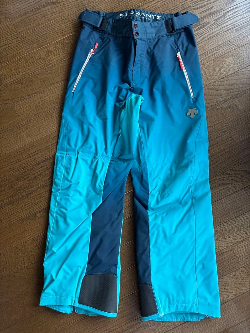 中古品　スキーウェア（クリーニング済）上下セット　DESCENTE　Lサイズ