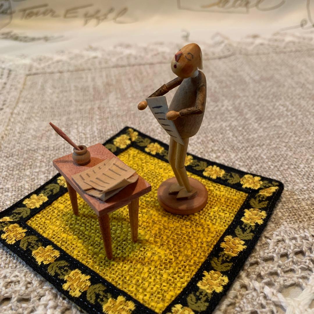 ドイツ製　木製人形　エルツ地方の珍しいユニークな文学者のお人形なんか可愛いです！