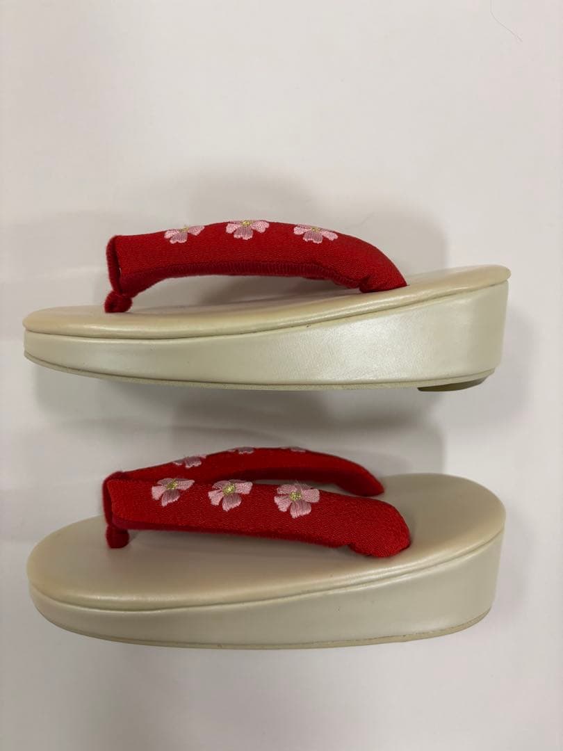 七五三　3歳女の子　着物・被布セット　赤とピンク　可愛い手鞠　桜　鹿子柄　新品