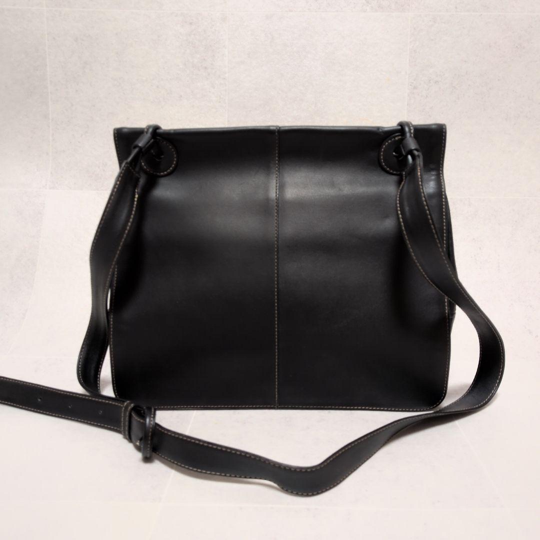 イッセイミヤケ ISSEY MIYAKE レザーショルダーバッグ 黒 本革