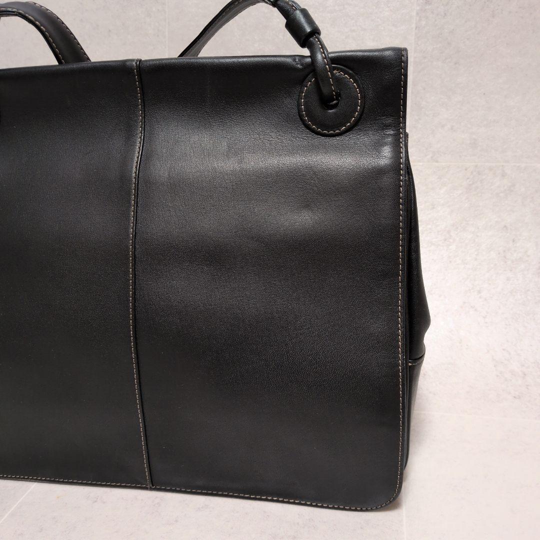 イッセイミヤケ ISSEY MIYAKE レザーショルダーバッグ 黒 本革