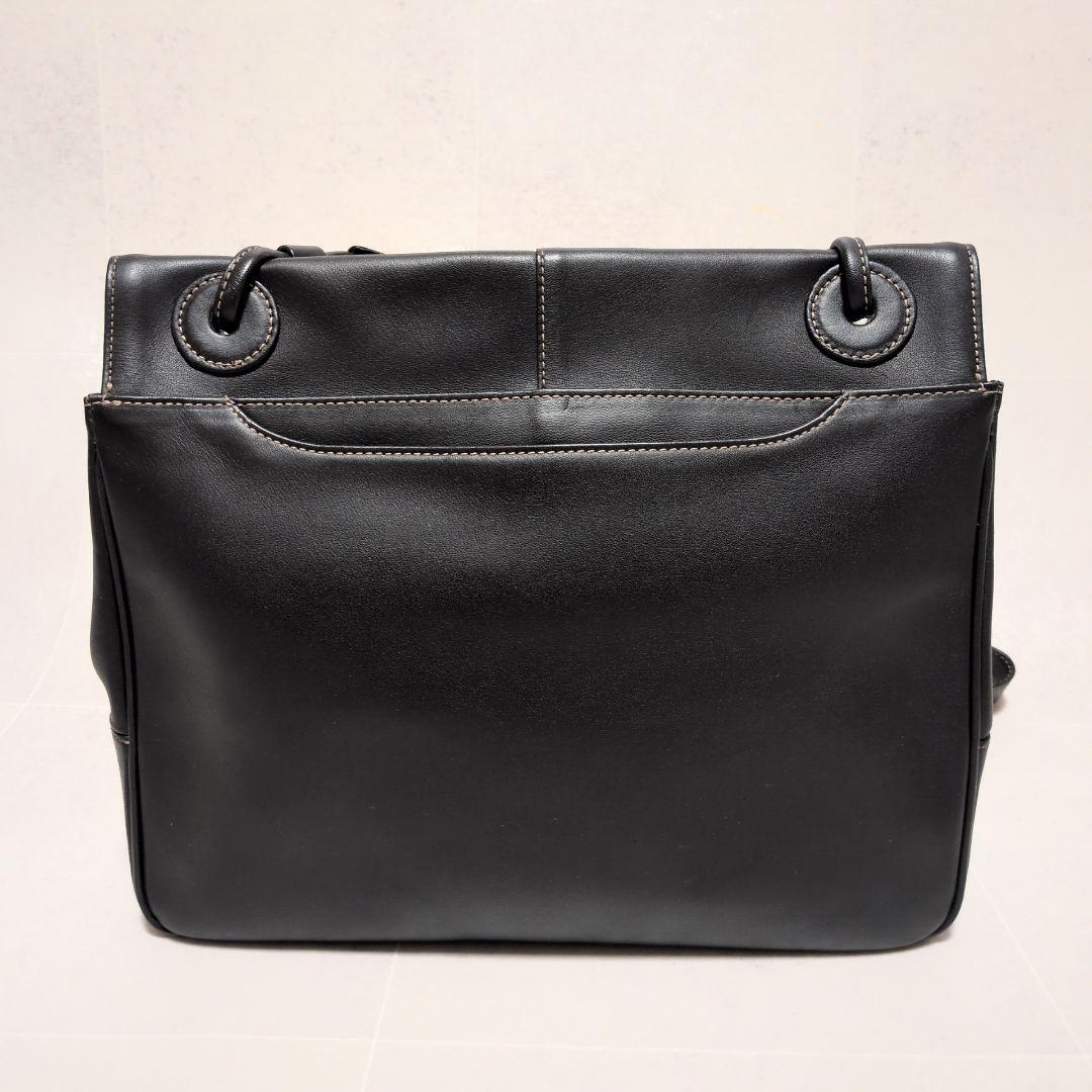 イッセイミヤケ ISSEY MIYAKE レザーショルダーバッグ 黒 本革